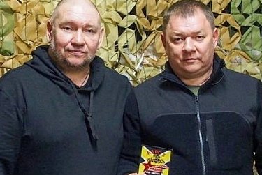 Парламентарий передал бойцам мотоцикл и четыре «птички»